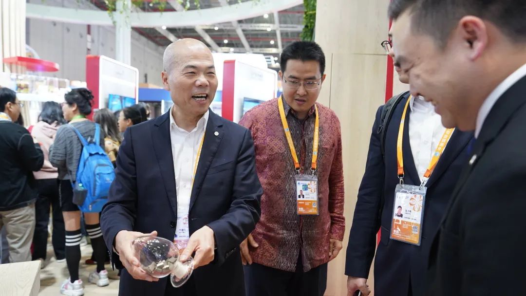 践行可一连生长允许 | 华友印尼亮相第七届中国国际入口展览会-企业新闻-浙江华友钴业股份有限公司