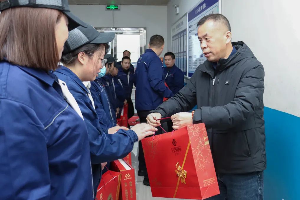 致敬坚守 | 新春慰问送温暖，，，，，鼓舞士气再出发-企业新闻-浙江华友钴业股份有限公司