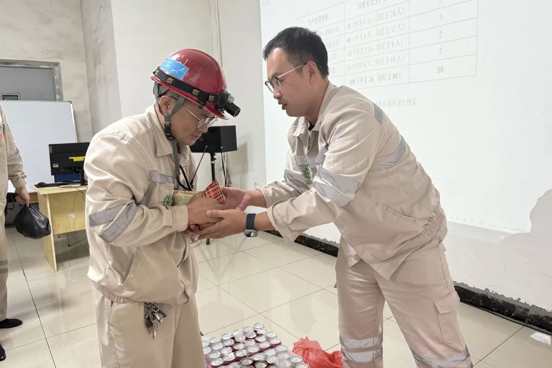 致敬坚守 | 新春慰问送温暖，，，，，鼓舞士气再出发-企业新闻-浙江华友钴业股份有限公司