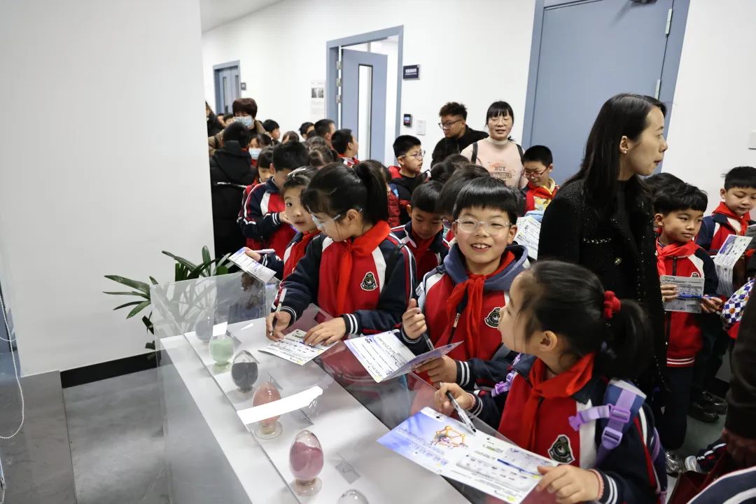 "科尚小达人"探秘华友科技之旅-企业新闻-浙江华友钴业股份有限公司