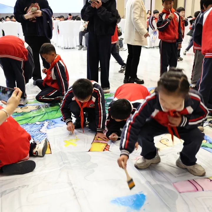 Future Innovators Explore Huayou's Tech World: Tongxiang Pupils Embark on Science Adventure-News Releases-Huayou New Energy Technology (Quzhou) Co., Ltd.